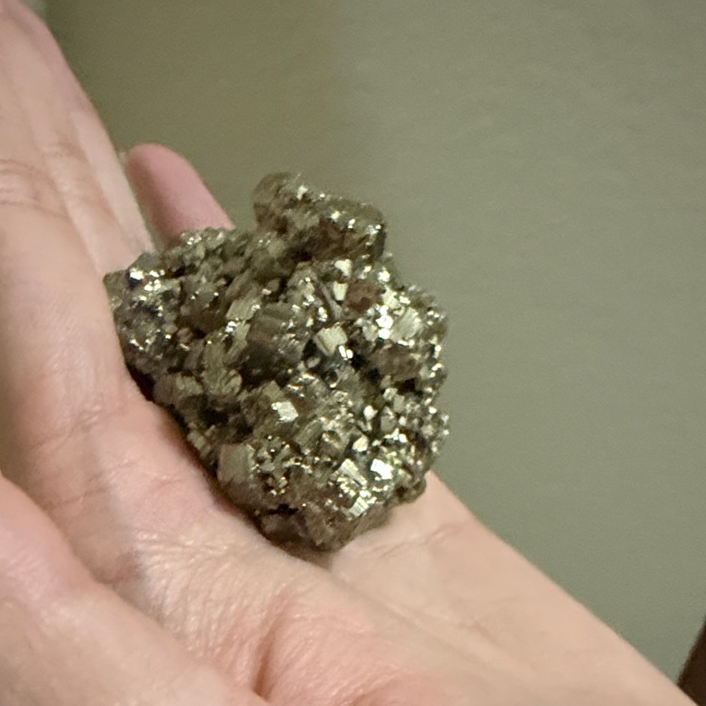 Fools Gold cluster - Picture 2 of 3